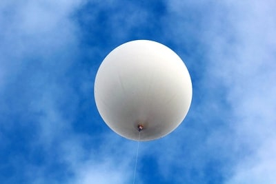 Ballon géant d'anniversaire avec nombre « 20 » 65 cm violet